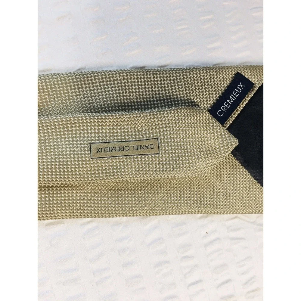 Daniel Cremieux Mens 100% Silk Necktie Executive Designer Handmade 58x4 Inch Tie